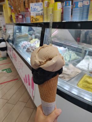 Hazelnut and black Hawaii at Gelato Artigianale in Sirmione