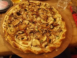 Vegan flameukeuche at L'Alsacien République in Paris