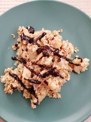 Peach crumble at Gira Sol in Tomar