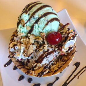 Sundae at Happiness Cafe in San Jose