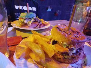 Hamburguesas at Pájaros Volando Resto-Bar in Villa De Merlo