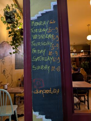 Opening hours at don Fred in Newtown