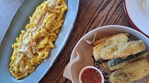 carbonara, zucchini fritti at don Fred in Newtown