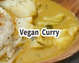 The Tiger Plate gravy consists of a harmonic blend of coconut milk, sesame and a variety of spices. The soul of the curry is the paste spliced with 10 different types of vegetable all carefully prepared in our kitchen.  at Vegetiger オヤサイキッチン  TORAYA VEGETIGER SECOND-ROOM in Nagoya