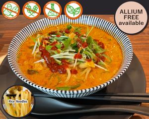 Vegan gluten free laksa!! With or without onions. With nice thick vermicelli you can also top up with Jasmin rice to finish the soup. at Vegetiger オヤサイキッチン  TORAYA VEGETIGER SECOND-ROOM in Nagoya