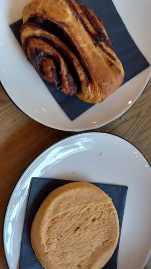 schokofranzbrötchen 2,70€ & orange-zing-cookie 2,90€ at Mayersche Café in Dusseldorf
