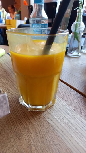 maracuja smoothie at Mayersche Café in Dusseldorf
