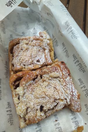 apple roll at mel & koffie in Vienna