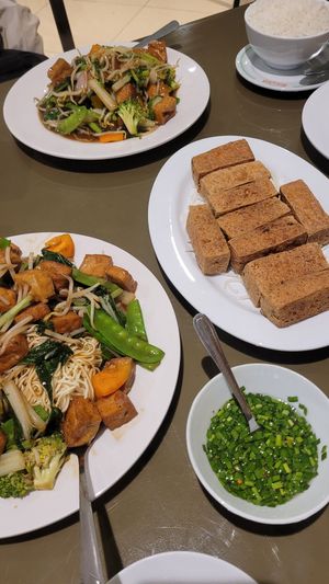 Fried Tofu, Vegetables with Tofu and fried Noodles at Chifa Kam Mey My in Lima