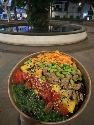 Selbst kreierte Bowl zum mitnehmen  at Urban Poke in Tenerife