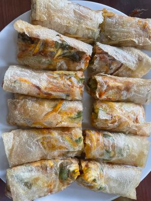 Vegan spring rolls at Nhà Hàng Thùy Dương in Ninh Binh
