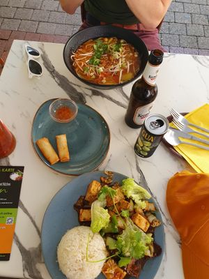 Nem chay and main dishes at Hanni Street Kitchen in Leer