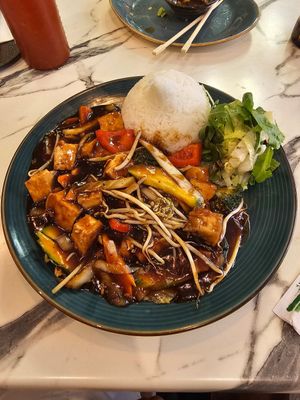 Terriyaki with tofu at Hanni Street Kitchen in Leer