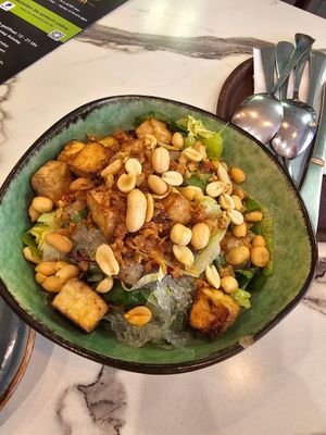 Glass noodles with tofu at Hanni Street Kitchen in Leer