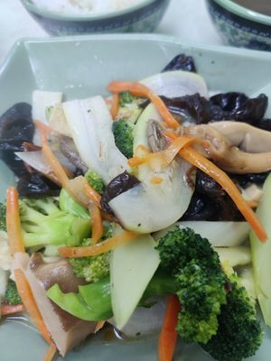 Yat sum........... Yuummmmmmm at Yat Sum Vegetarian - 一森素食 - Tsim Sha Tsui in Kowloon