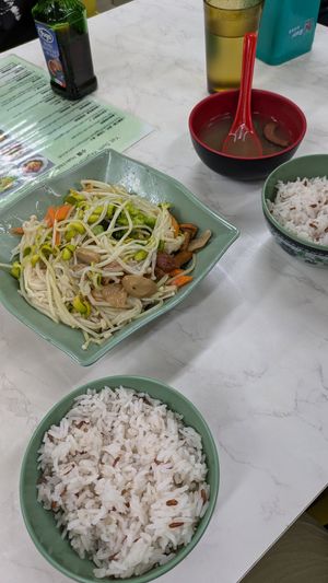 Enoki mushroom on main dish menu at Yat Sum Vegetarian - 一森素食 - Tsim Sha Tsui in Kowloon