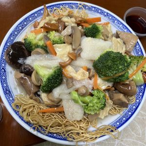 crispy noodles with veggies  at Yat Sum Vegetarian - 一森素食 - Tsim Sha Tsui in Kowloon