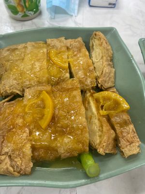 Stuff beancurd skin with green veggies at Yat Sum Vegetarian - 一森素食 - Tsim Sha Tsui in Kowloon