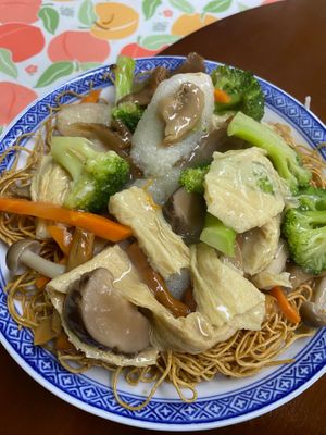 Crispy noodles with tofu & vegetables at Yat Sum Vegetarian - 一森素食 - Tsim Sha Tsui in Kowloon