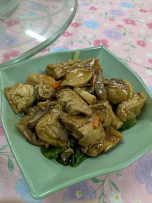 Stir Fried Tofu, Tofu Skin Rolls and seasonal vegetables with Soy sauce at Yat Sum Vegetarian - 一森素食 - Tsim Sha Tsui in Kowloon