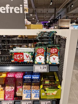 Kit kat und katjes vegan at Edeka Zurheide Center Oberhausen in Oberhausen