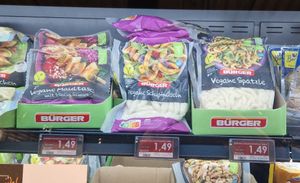 Bürger vegane maultasche, schlupfnudeln, spätzle at Edeka Zurheide Center Oberhausen in Oberhausen