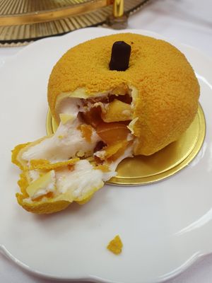 Peach-rose cake inside view at Cream Dream in London