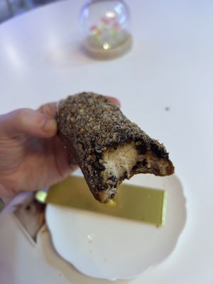 Vanilla eclaire   at Cream Dream in London