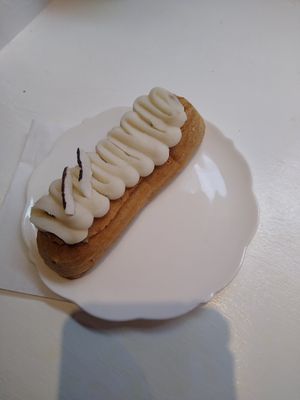 Gluten free vegan eclair at Cream Dream in London