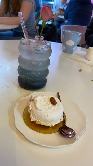 Lemonade and meringue  at Cream Dream in London