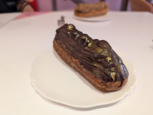 Snickers Eclair (didn't really taste like snickers tho😅) at Cream Dream in London