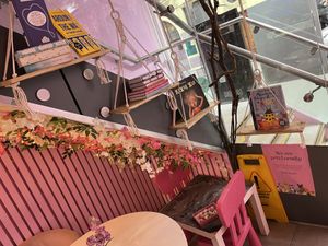 Child and pet friendly  at Cream Dream in London