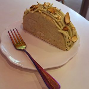 Zlatachio (pistachio and blackcurrant) at Cream Dream in London