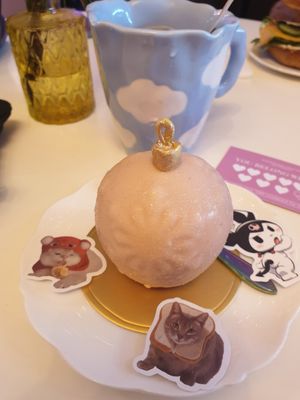 Super cute and delicious pastry cafe with great service! Loved the Ukrainian specialities ❤ at Cream Dream in London