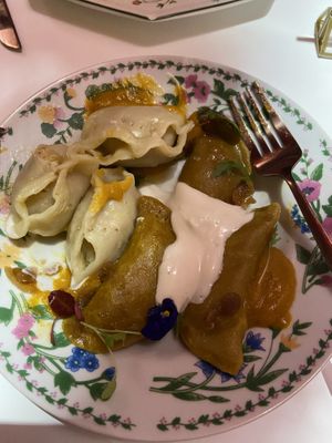 Potato and spinach / vegan meat dumplings   at Cream Dream in London