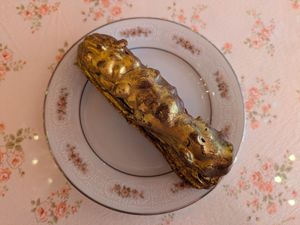 Snickers eclair at Cream Dream - Covent Garden in London