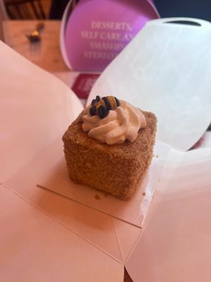 Vegan honey-cake at Cream Dream - Covent Garden in London