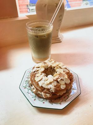 Paris brest and iced banana hojicha at Cream Dream - Covent Garden in London