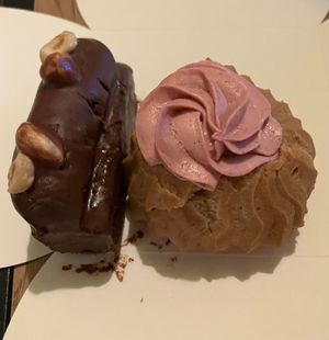 Left was chocolate and right was strawberry.
(I don't remember what these are called and couldn't find them on the online menu.) at Cream Dream - Covent Garden in London