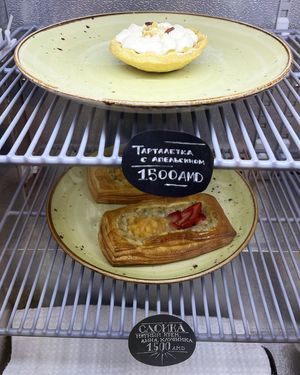 On top: vegan basket with oranges and cream. Below: vegan puff "cabriolet" with mint cream, melon and strawberries at Letters and Numbers in Yerevan