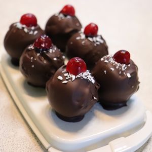 Vegan Chocolate Truffles

Available in SUGAR-FREE option as well! at Loving Hut in Kyiv