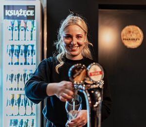 waitress at Food Makerzy in Kluszkowce