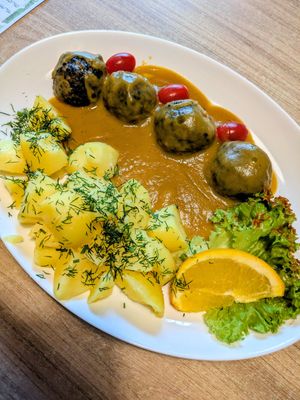 Black lentil meatballs at Restauracja Food Makerzy Kluszkowce in Kluszkowce