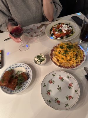 Potato cake with 🌱 cream and tofu scratchings, fires with 🌱 cheese and 🧄 sauce, and „salad” (baked 🎃, black olives, peanuts, 🌱yogurt dressing, mint, and pomegran at Butero in Warsaw