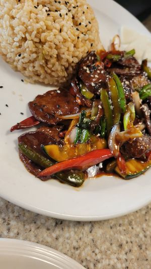 Mongolian Beef Bowl at VeggiEAT in Sedona