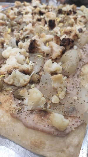 Crema di borlotti, olive, cavolfiori, cipolla e scorza di limone at Tajo in Udine