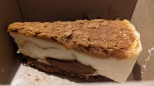 Biscoff cake slice at Hank's Dirty in Cambridge
