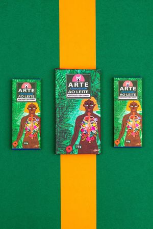 Chocolate ao leite vegano super cremoso feito com cacau orgânico e leite de castanha de caju.  at Arte Chocolate - Factory & Shop in Goias