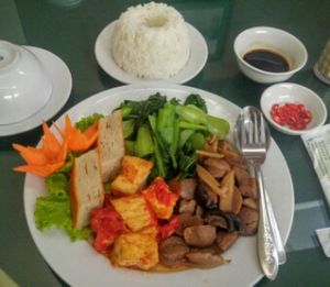 Set menu 1A (soup not pictured) at Nang Tam in Hanoi