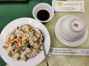 Fried rice with 10 flavors at Nang Tam in Hanoi